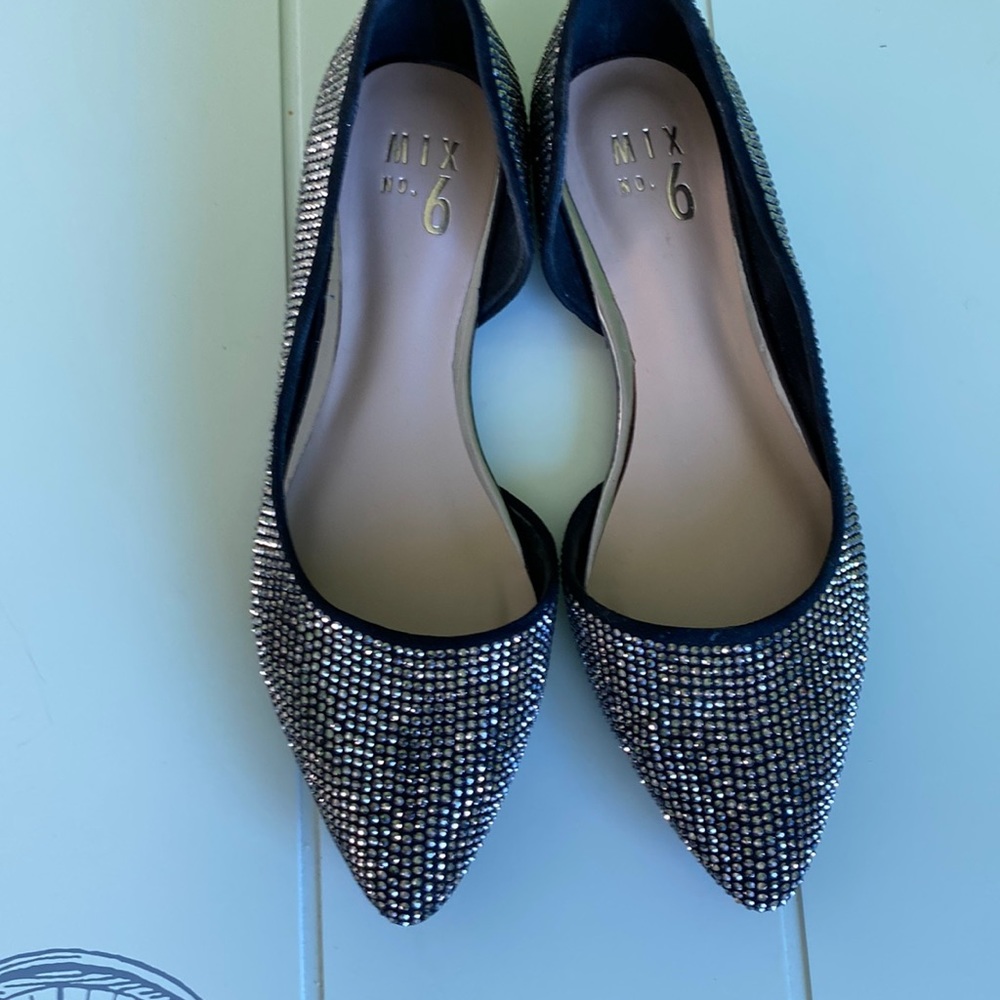 Sparkling flat shoes